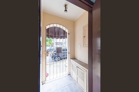 Casa à venda com 145m², 8 quartos e sem vaga Casa à venda com 145m², 8 quartos e sem vagaHall de entrada