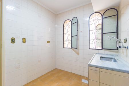 Casa à venda com 145m², 8 quartos e sem vaga Casa à venda com 145m², 8 quartos e sem vagaCozinha
