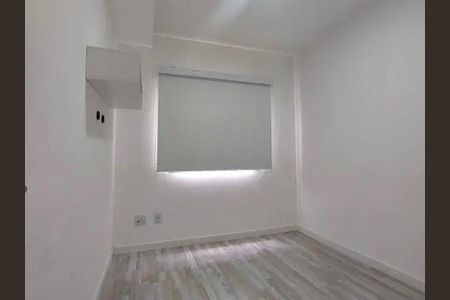 Quarto de apartamento à venda com 2 quartos, 68m² em Jardim Tupanci, Barueri