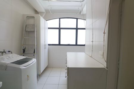 Apartamento para alugar com 217m², 3 quartos e 1 vagaÁrea de Serviço