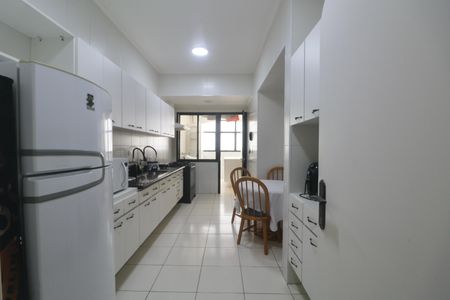 Apartamento para alugar com 217m², 3 quartos e 1 vagaCozinha