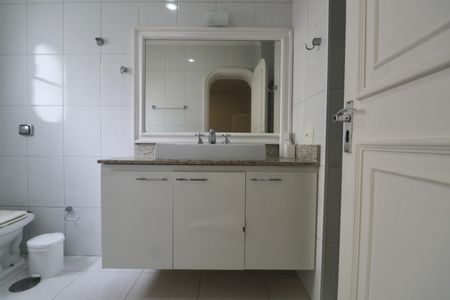 Apartamento para alugar com 217m², 3 quartos e 1 vagaBanheiro Suíte 2