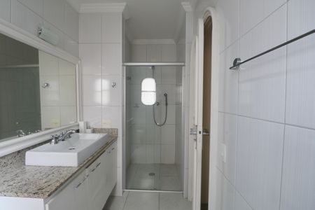 Apartamento para alugar com 217m², 3 quartos e 1 vagaBanheiro Suíte 2