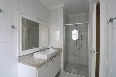 Apartamento para alugar com 217m², 3 quartos e 1 vagaBanheiro Suíte 2