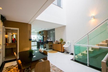 Casa à venda com 248m², 3 quartos e 4 vagasSala