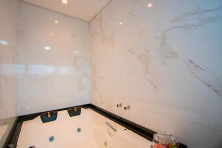 Casa à venda com 248m², 3 quartos e 4 vagasBanheiro da Suíte 1