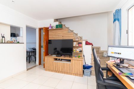 Sala de casa de condomínio à venda com 2 quartos, 75m² em Itaquera, São Paulo