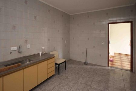 Casa à venda com 600m², 2 quartos e 2 vagasCozinha