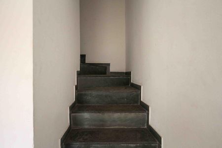 Casa à venda com 600m², 2 quartos e 2 vagasEscada