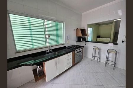 Casa à venda com 183m², 3 quartos e 4 vagas