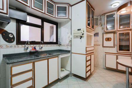 Apartamento à venda com 100m², 2 quartos e 2 vagas Apartamento à venda com 100m², 2 quartos e 2 vagasCozinha