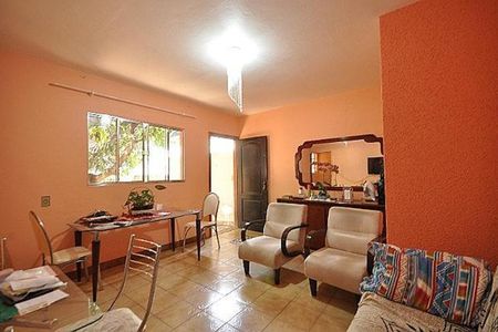 Casa à venda com 5 quartos, 250m² em Jardim Tremembe, São Paulo