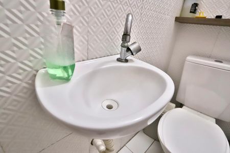 Casa à venda com 110m², 3 quartos e sem vagaLavabo