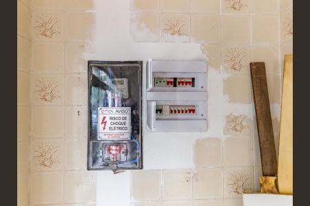 Casa à venda com 110m², 2 quartos e sem vaga Casa à venda com 110m², 2 quartos e sem vagaRelógio de luz