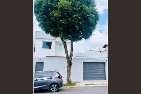 Casa à venda com 170m², 3 quartos e 2 vagasFachada