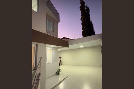 Casa à venda com 170m², 3 quartos e 2 vagasÁrea Externa