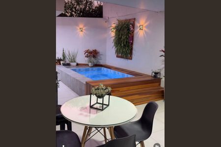 Casa à venda com 170m², 3 quartos e 2 vagasPiscina