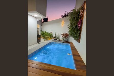 Casa à venda com 170m², 3 quartos e 2 vagasPiscina