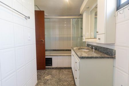 Apartamento à venda com 138m², 3 quartos e 3 vagasBanheiro Suíte