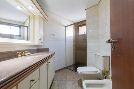 Apartamento à venda com 138m², 3 quartos e 3 vagasBanheiro 2