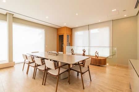 Casa à venda com 574m², 4 quartos e 6 vagasSala