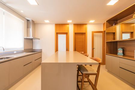 Casa à venda com 574m², 4 quartos e 6 vagasCozinha