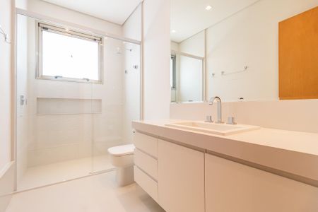 Casa à venda com 574m², 4 quartos e 6 vagasBanheiro da Suíte 3