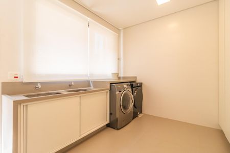 Casa à venda com 574m², 4 quartos e 6 vagasÁrea de Serviço