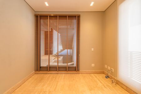 Casa à venda com 574m², 4 quartos e 6 vagasEscritório