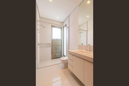 Casa à venda com 574m², 4 quartos e 6 vagasBanheiro da Suíte 1