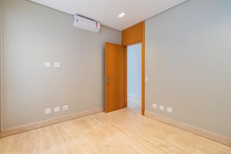 Casa à venda com 574m², 4 quartos e 6 vagasEscritório