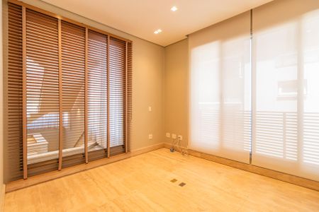 Sala íntima / Escritório de casa de condomínio à venda com 4 quartos, 574m² em Centro Comercial Jubran, Barueri