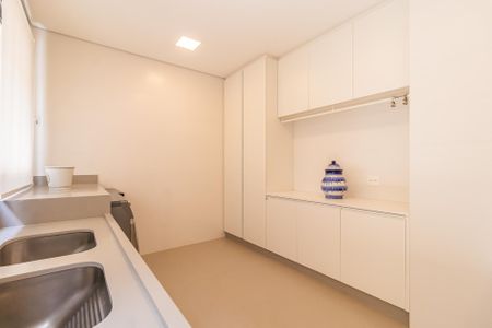 Casa à venda com 574m², 4 quartos e 6 vagasÁrea de Serviço