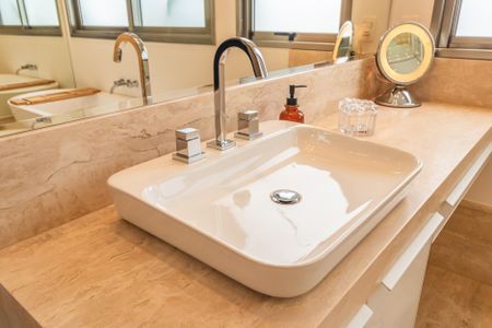 Casa à venda com 574m², 4 quartos e 6 vagasBanheiro 2 da Suíte 4