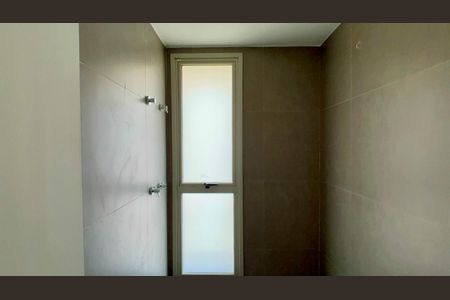 Apartamento à venda com 94m², 2 quartos e 1 vaga Apartamento à venda com 94m², 2 quartos e 1 vagaBanheiro da Suíte 2