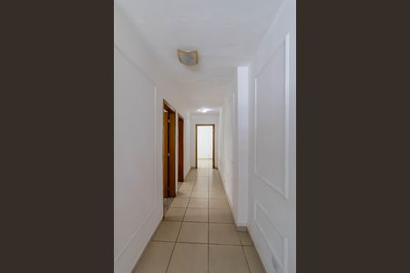 Casa à venda com 299m², 3 quartos e 2 vagasCorredor