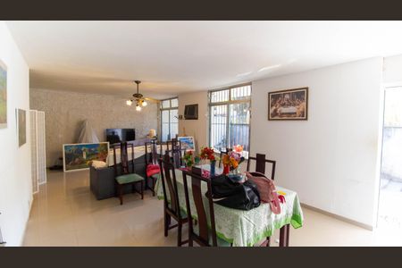 Sala de casa à venda com 4 quartos, 240m² em São Francisco, Niterói