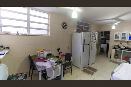 Casa à venda com 240m², 4 quartos e 1 vagaCozinha