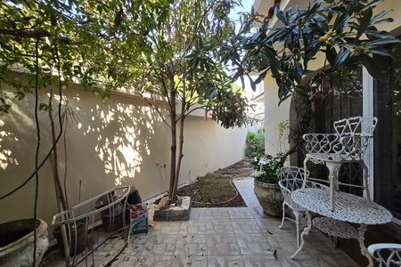 Casa à venda com 320m², 5 quartos e 3 vagas Casa à venda com 320m², 5 quartos e 3 vagasQuintal