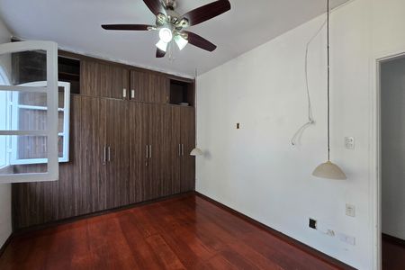 Casa à venda com 320m², 5 quartos e 3 vagas Casa à venda com 320m², 5 quartos e 3 vagasSuíte 2