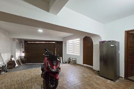 Casa à venda com 320m², 5 quartos e 3 vagas Casa à venda com 320m², 5 quartos e 3 vagasGaragem