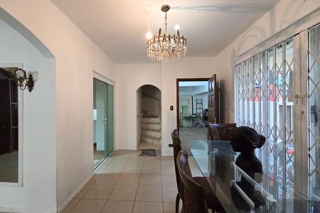 Casa à venda com 320m², 5 quartos e 3 vagas Casa à venda com 320m², 5 quartos e 3 vagasSala de Jantar