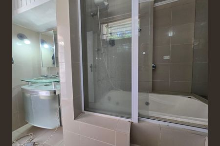 Casa à venda com 320m², 5 quartos e 3 vagas Casa à venda com 320m², 5 quartos e 3 vagasBanheiro Suíte 2