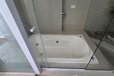 Casa à venda com 320m², 5 quartos e 3 vagas Casa à venda com 320m², 5 quartos e 3 vagasBanheiro - Suíte 2