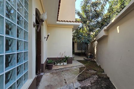 Casa à venda com 320m², 5 quartos e 3 vagas Casa à venda com 320m², 5 quartos e 3 vagasQuintal