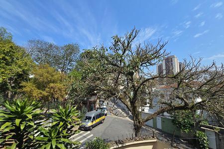 Casa à venda com 320m², 5 quartos e 3 vagas Casa à venda com 320m², 5 quartos e 3 vagasVista - Quarto 1