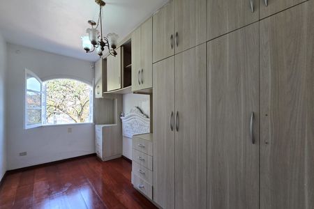 Casa à venda com 320m², 5 quartos e 3 vagas Casa à venda com 320m², 5 quartos e 3 vagasQuarto 1