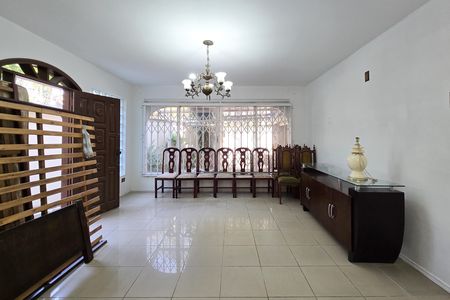 Casa à venda com 320m², 5 quartos e 3 vagas Casa à venda com 320m², 5 quartos e 3 vagasSala