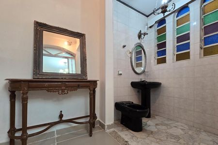 Casa à venda com 320m², 5 quartos e 3 vagas Casa à venda com 320m², 5 quartos e 3 vagasLavabo
