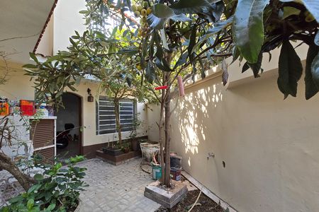Casa à venda com 320m², 5 quartos e 3 vagas Casa à venda com 320m², 5 quartos e 3 vagasQuintal